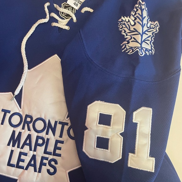 Maple Leafs Jersey - Picture 3 of 5